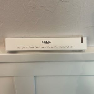 NIB Iconic London Highlight and Blush duo Brush